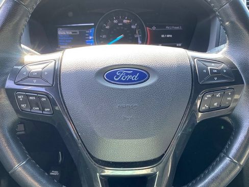 Used 2017 Ford Explorer XLT w/ XLT Technology Feature Bundle AWD/4WD image 26