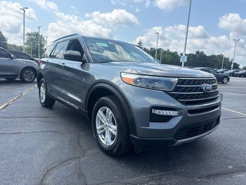 Used 2024 Ford Explorer XLT w/ Equipment Group 202A AWD/4WD image 4