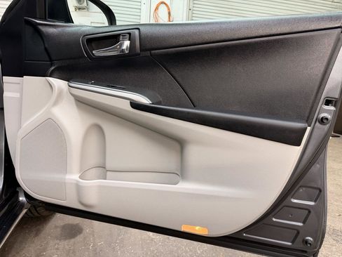 Used 2012 Toyota Camry LE FWD image 31