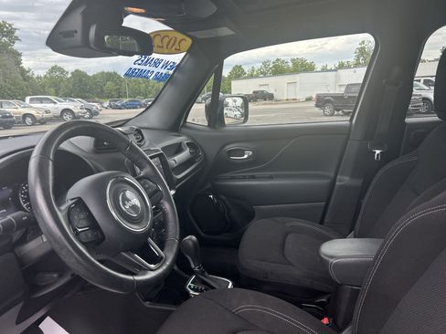 Used 2022 Jeep Renegade Altitude w/ Sun/Sound Group AWD/4WD image 6