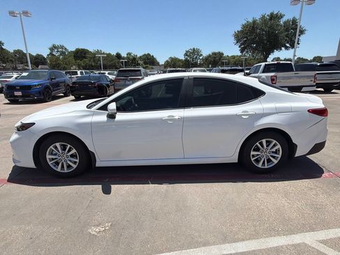 Used 2025 Toyota Camry LE FWD image 5
