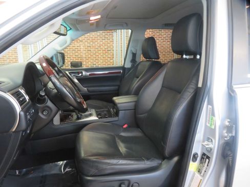 Used 2018 Lexus GX 460 Premium w/ Premium Package AWD/4WD image 15