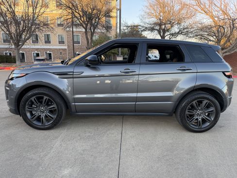 Used 2019 Land Rover Range Rover Evoque SE Premium image 4