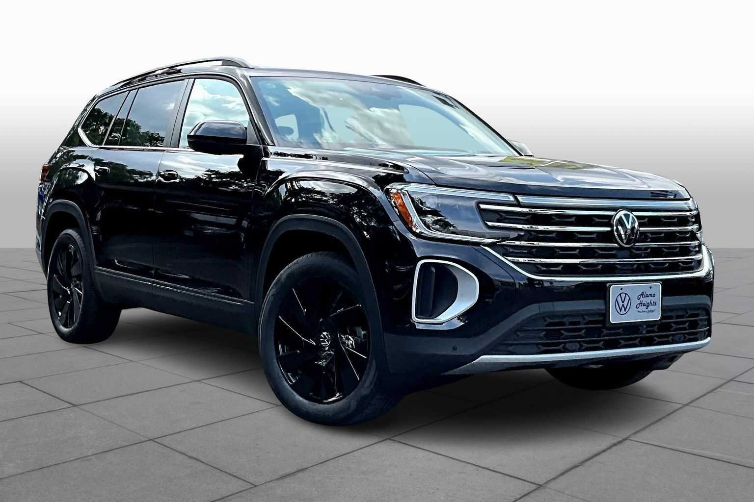 New 2026 Volkswagen Atlas SE FWD image 2
