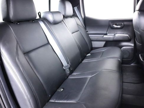 Used 2019 Toyota Tacoma TRD Off-Road image 41