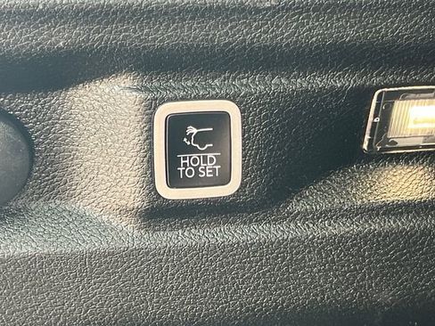 Used 2024 Jeep Grand Cherokee L Limited w/ Black Appearance Package image 43