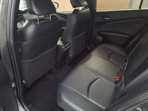 Certified 2018 Toyota Prius Three Touring image 17