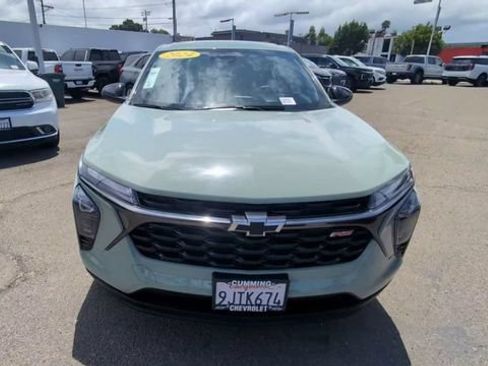 Certified 2024 Chevrolet Trax RS FWD image 3