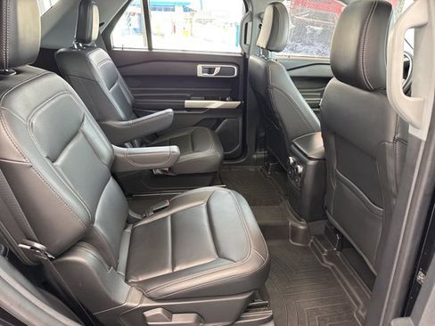 Used 2022 Ford Explorer XLT w/ Equipment Group 202A image 11
