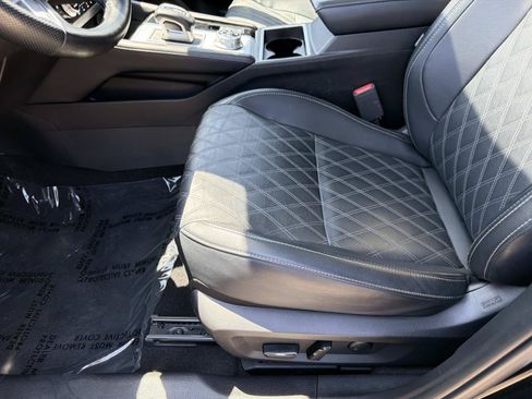 Used 2024 Mitsubishi Outlander 4WD Plug-In Hybrid image 16