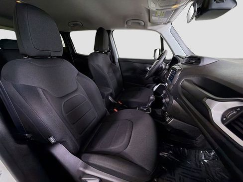 Used 2019 Jeep Renegade Latitude image 29