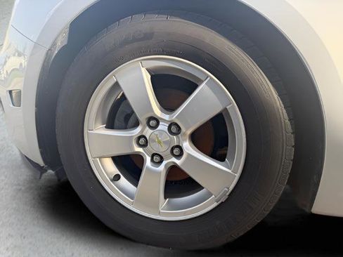 Used 2015 Chevrolet Cruze LT image 8