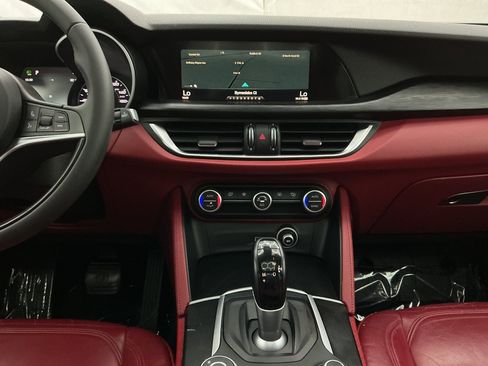 Used 2018 Alfa Romeo Stelvio AWD image 32