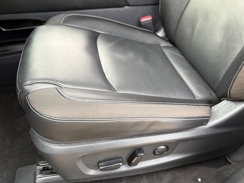 Certified 2025 Nissan Pathfinder SL image 31