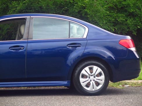 Used 2011 Subaru Legacy 2.5i AWD/4WD image 22