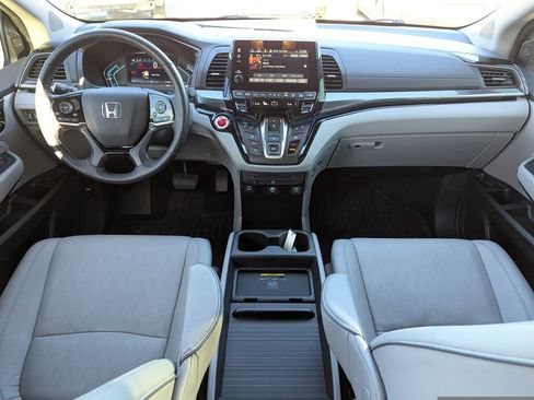 Used 2024 Honda Odyssey Elite image 11