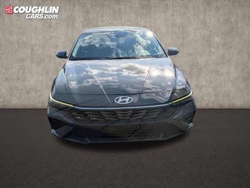 Certified 2025 Hyundai Elantra Hybrid FWD image 2