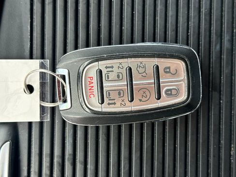 Used 2023 Chrysler Pacifica Touring-L FWD image 37