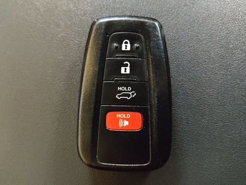 Used 2021 Toyota Highlander XLE image 32