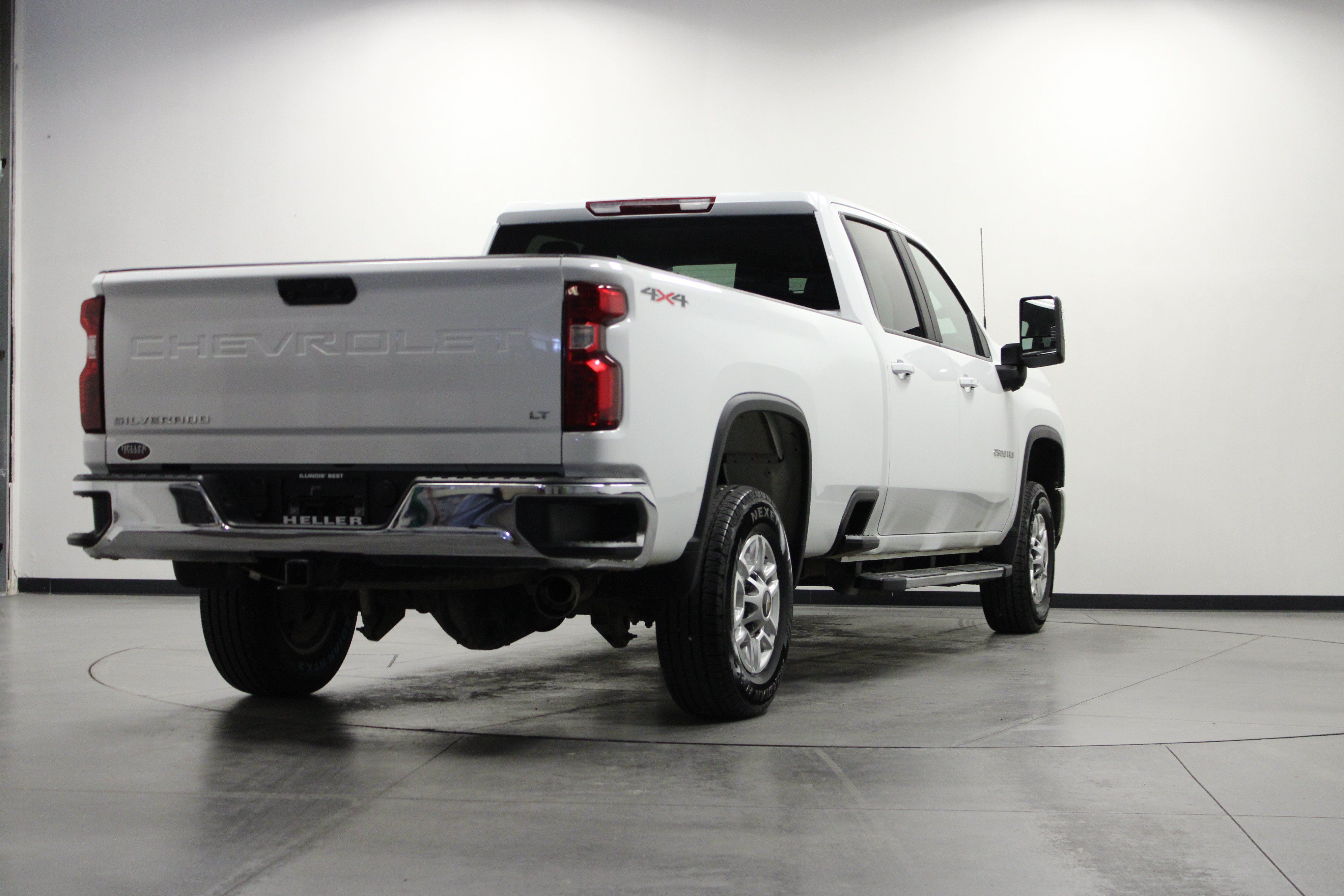 Used 2025 Chevrolet Silverado 2500 LT w/ Convenience Package AWD/4WD image 4
