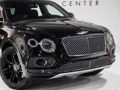 Used 2018 Bentley Bentayga Activity AWD/4WD image 27