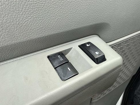 Used 2022 Ford E-350 and Econoline 350 Super Duty image 22