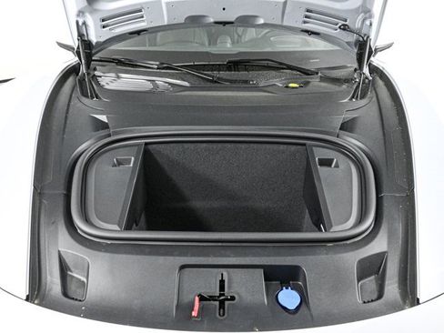 New 2025 Porsche Taycan image 34