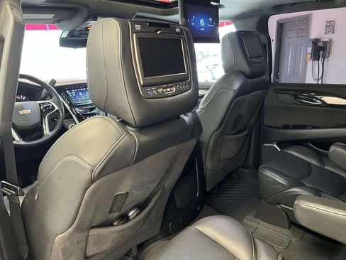 Used 2018 Cadillac Escalade Platinum image 13