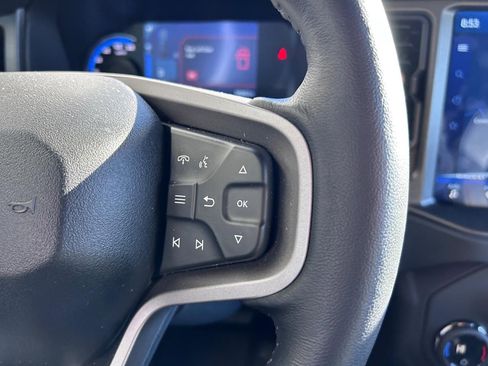 Used 2024 Ford Bronco Badlands image 11