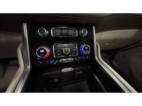 Used 2023 GMC Yukon XL Denali w/ Advanced Technology Package AWD/4WD image 15
