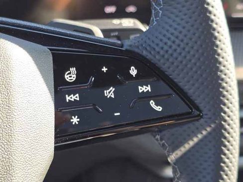 New 2025 Audi SQ5 Prestige image 19