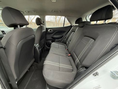 Used 2021 Hyundai Venue SEL image 21