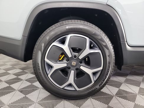 Used 2022 Rivian R1T Adventure AWD/4WD image 12