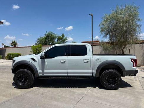 Used 2017 Ford F150 Raptor w/ Equipment Group 802A Luxury AWD/4WD image 4
