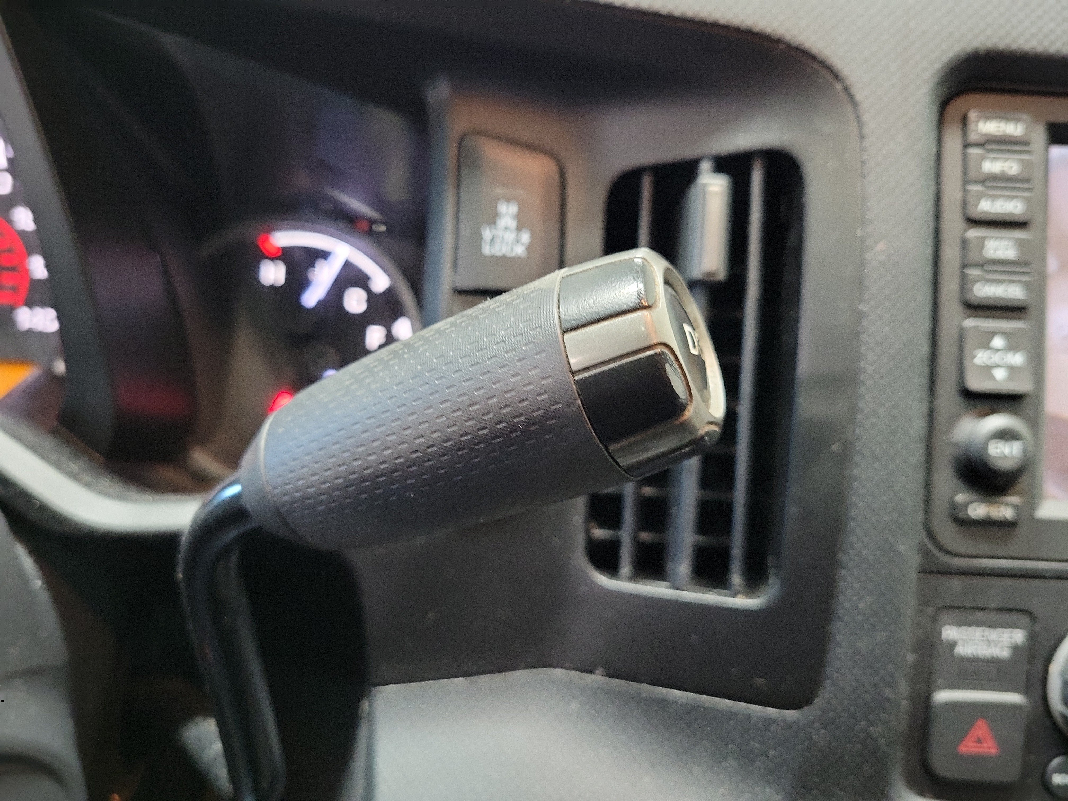 Used 2014 Honda Ridgeline SE image 29