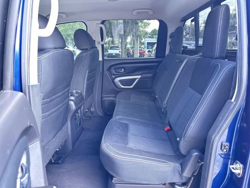 Used 2018 Nissan Titan SV w/ SV Convenience Package AWD/4WD image 15