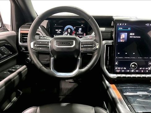 Used 2025 GMC Yukon Denali w/ Sun & Power Step Package image 8