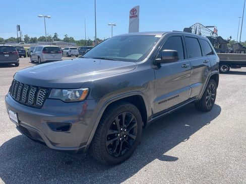 Used 2020 Jeep Grand Cherokee Altitude RWD image 3