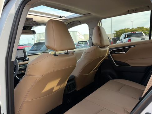 Used 2023 Toyota RAV4 XLE Premium image 4