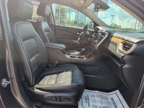 Used 2017 GMC Acadia Denali w/ Technology Package FWD image 23