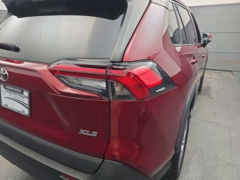 Used 2020 Toyota RAV4 XLE w/ Convenience Package FWD image 16