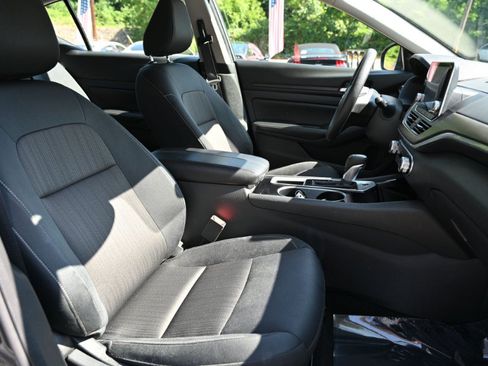 Used 2024 Nissan Altima 2.5 SV FWD image 17