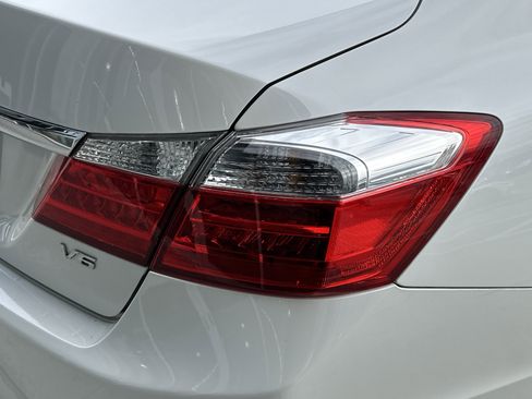 Used 2015 Honda Accord EX-L image 32