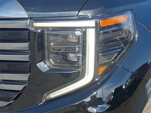 Used 2022 GMC Sierra 1500 AT4 w/ AT4 Premium Package image 9