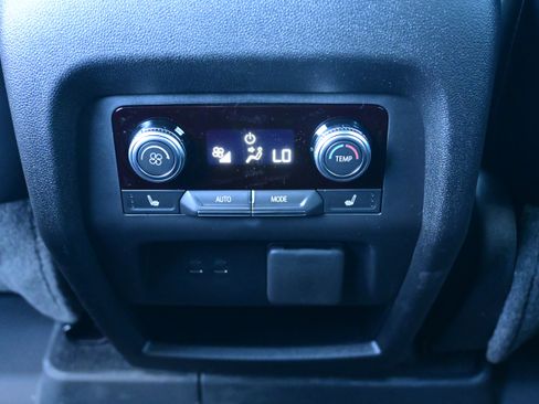 New 2026 GMC Acadia Elevation w/ Elevation Premium Package AWD/4WD image 17