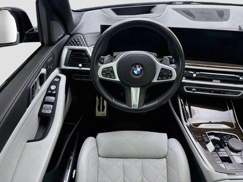 Used 2024 BMW X7 xDrive40i w/ M Sport Package AWD/4WD image 10