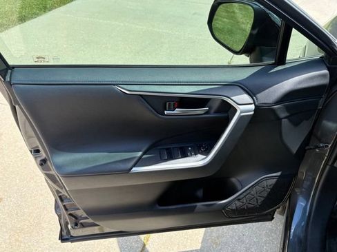 Used 2020 Toyota RAV4 XSE AWD/4WD image 8