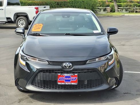 Used 2022 Toyota Corolla LE image 3