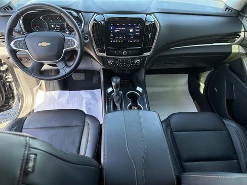 Used 2021 Chevrolet Traverse Premier FWD image 17