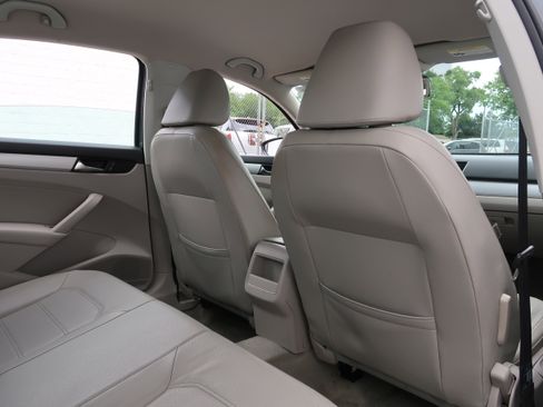 Used 2012 Volkswagen Passat 2.5 SE image 28